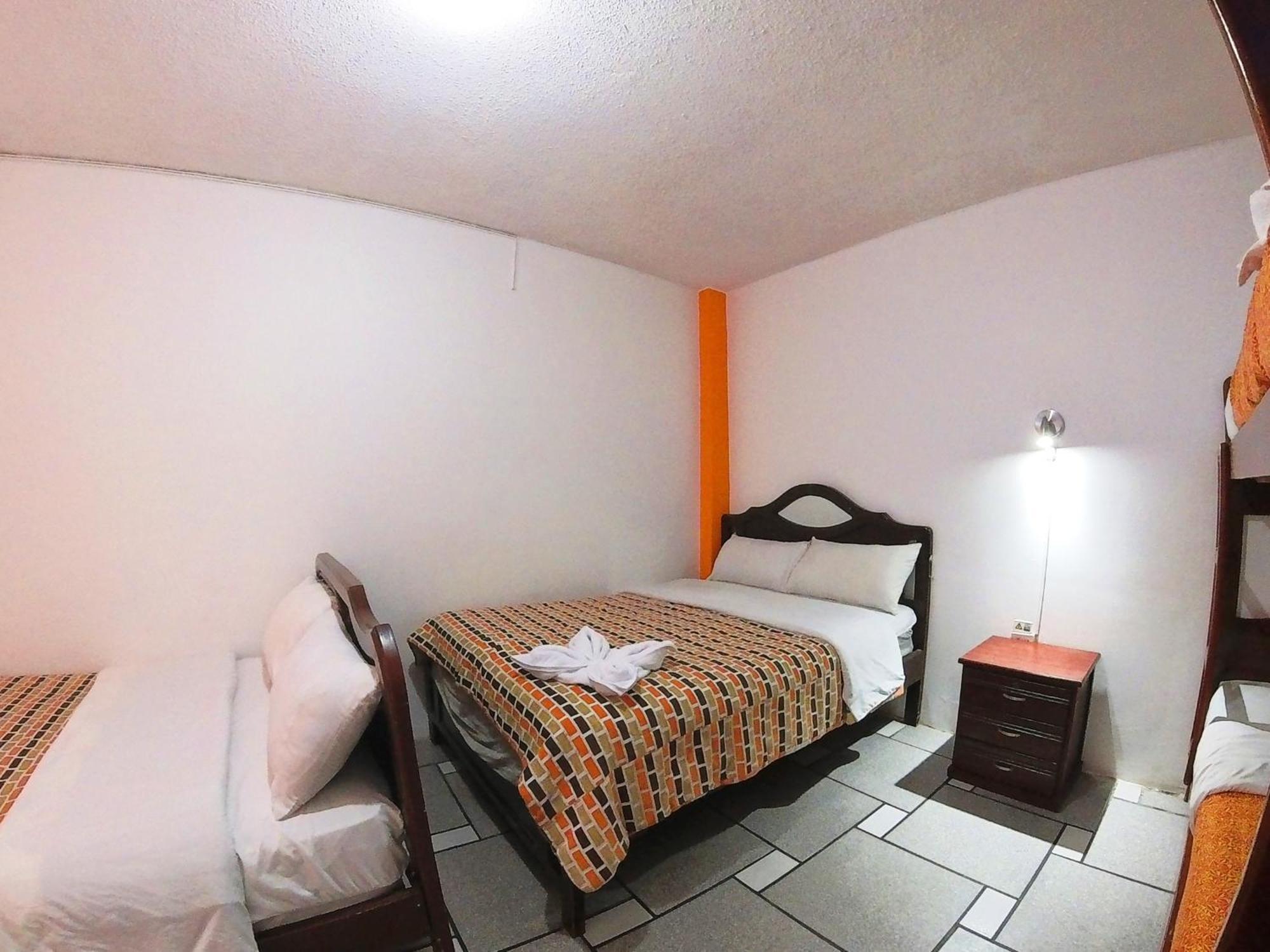 Hostal Anais 巴尼奥斯 外观 照片