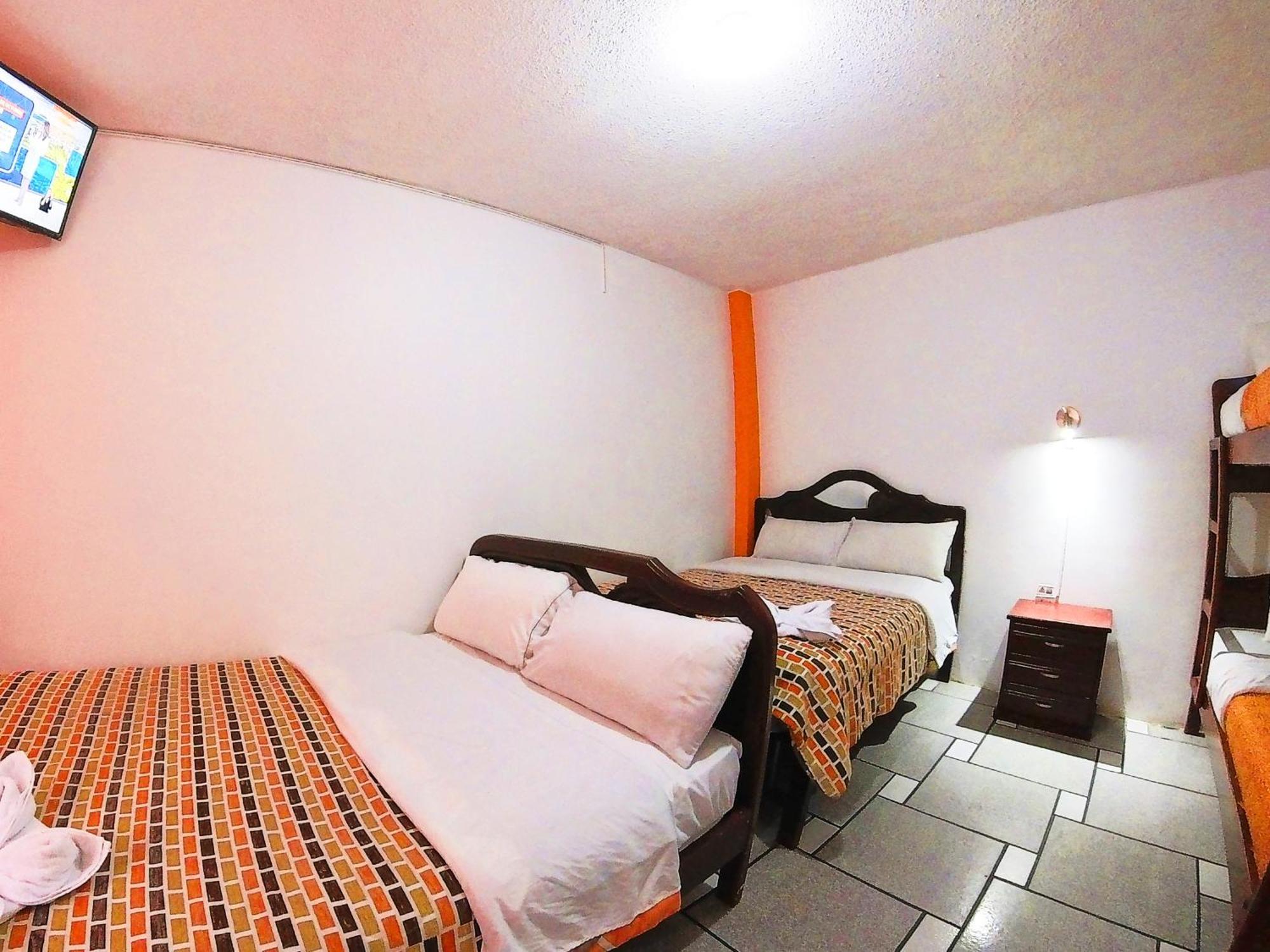 Hostal Anais 巴尼奥斯 外观 照片