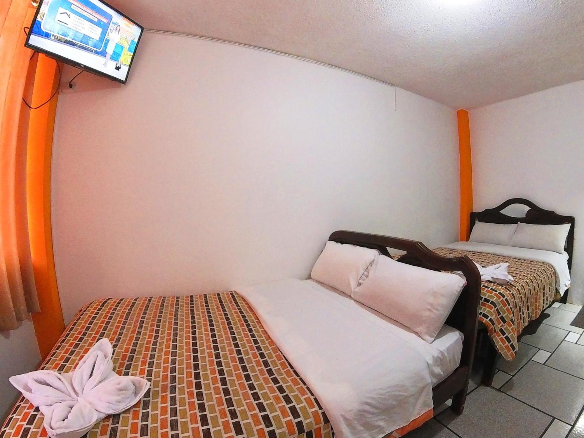 Hostal Anais 巴尼奥斯 外观 照片