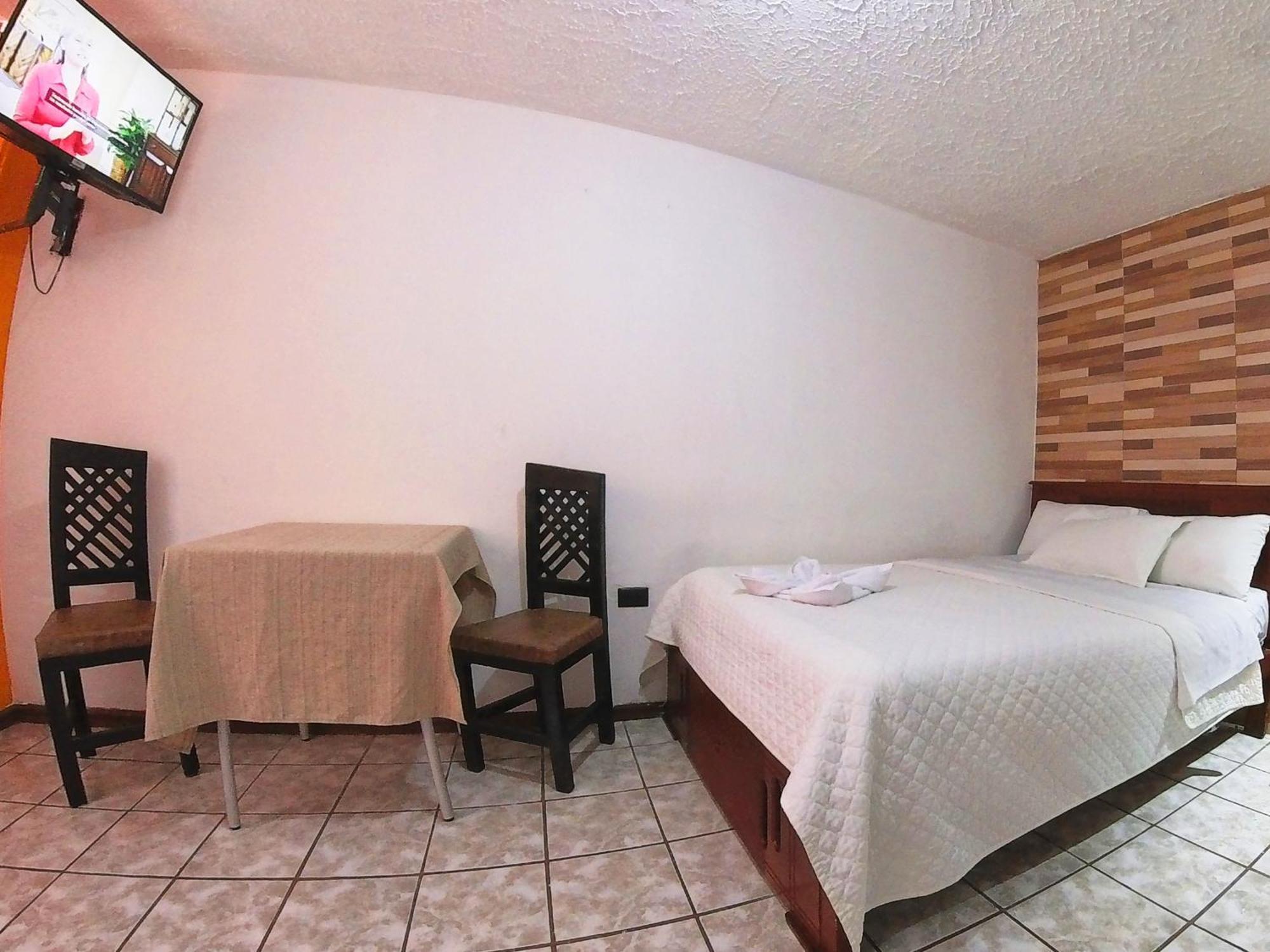 Hostal Anais 巴尼奥斯 外观 照片