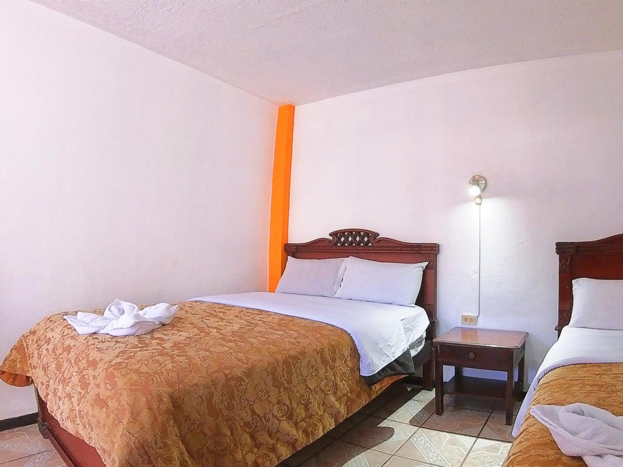 Hostal Anais 巴尼奥斯 外观 照片