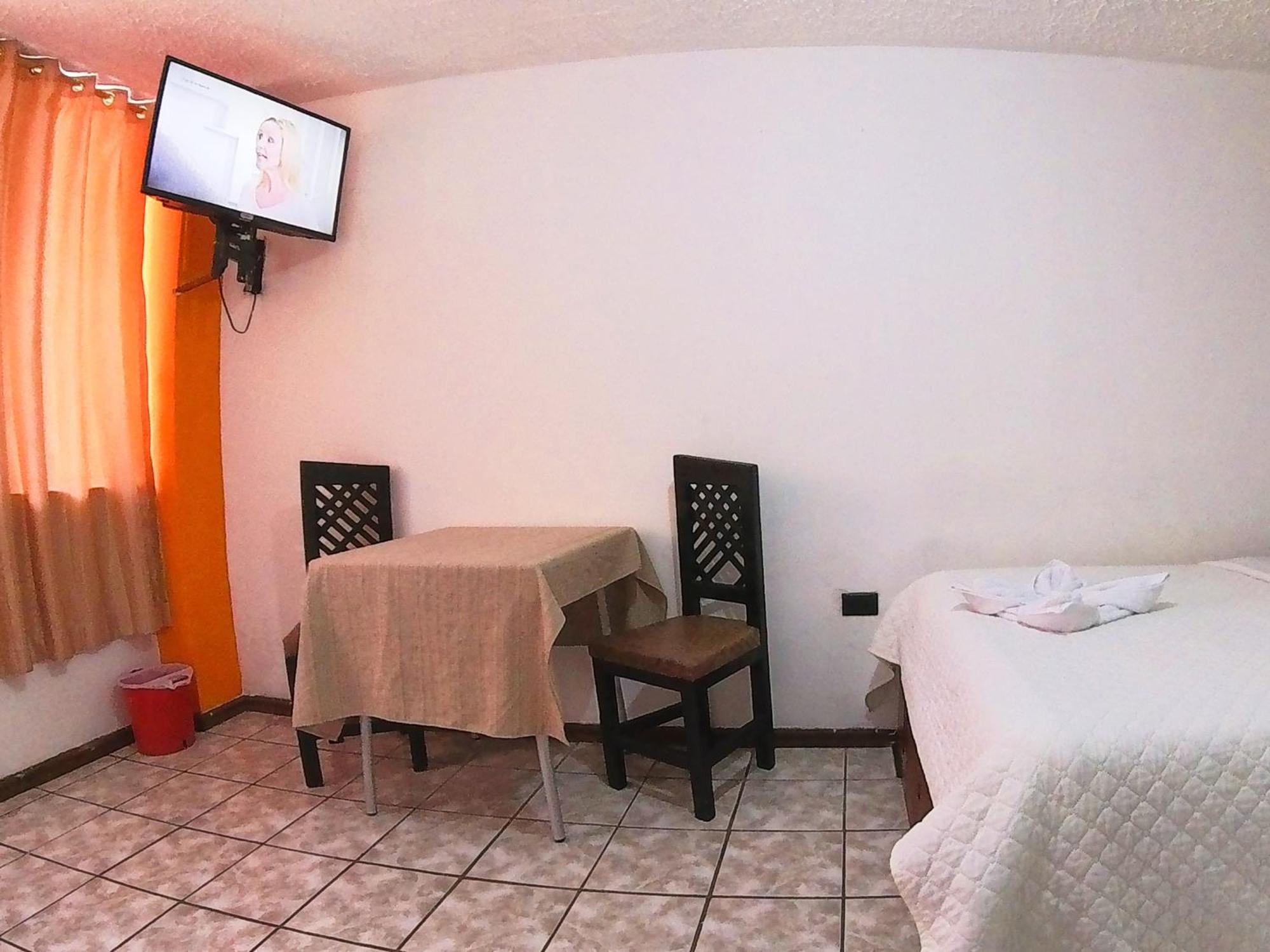 Hostal Anais 巴尼奥斯 外观 照片