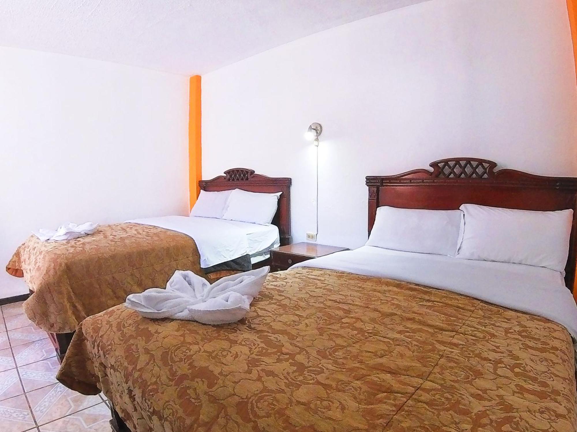 Hostal Anais 巴尼奥斯 外观 照片