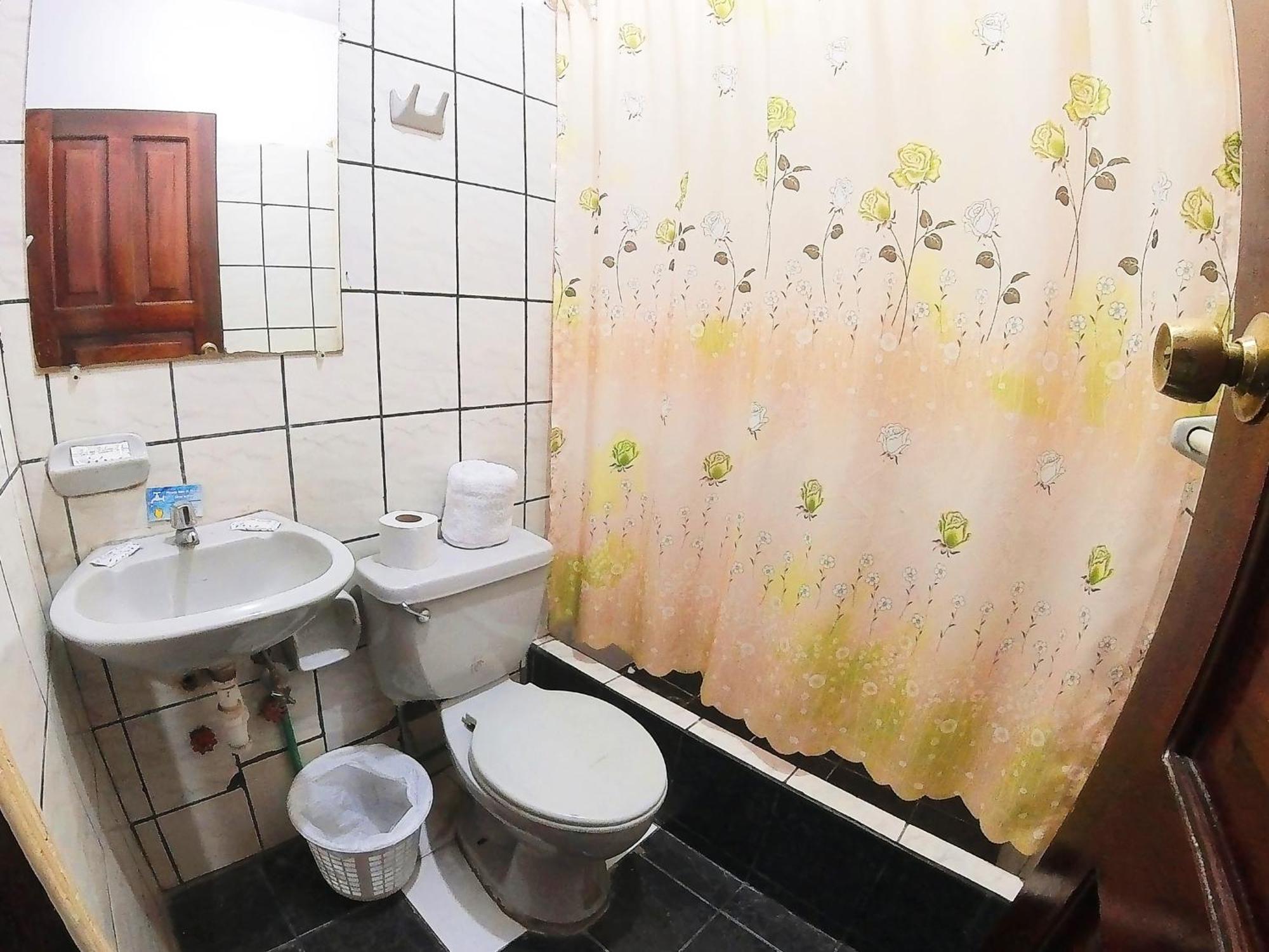 Hostal Anais 巴尼奥斯 外观 照片