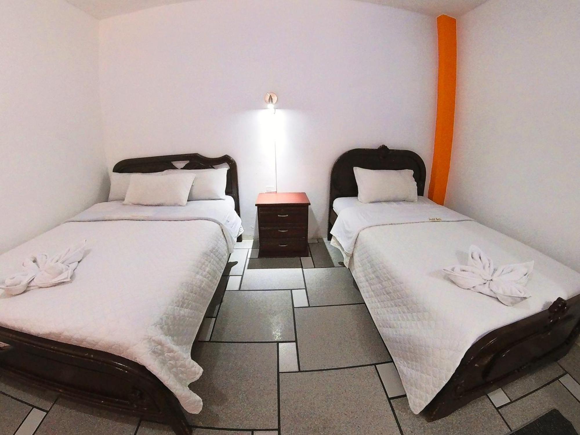 Hostal Anais 巴尼奥斯 外观 照片