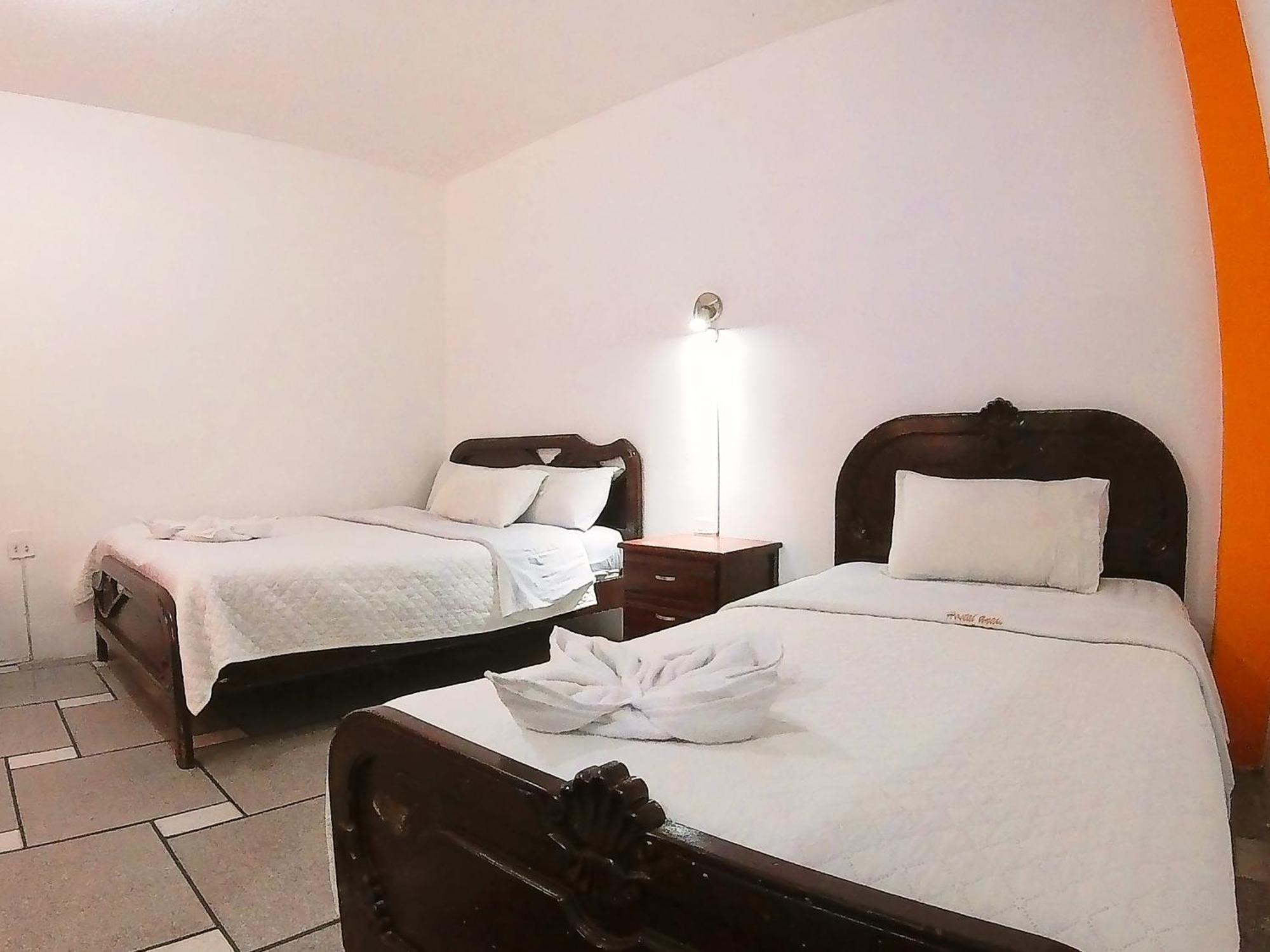 Hostal Anais 巴尼奥斯 外观 照片