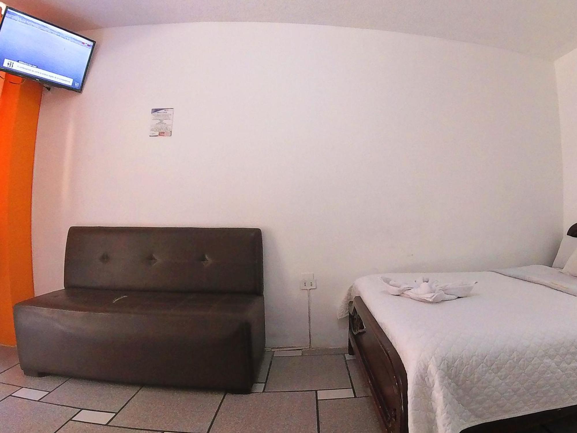 Hostal Anais 巴尼奥斯 外观 照片