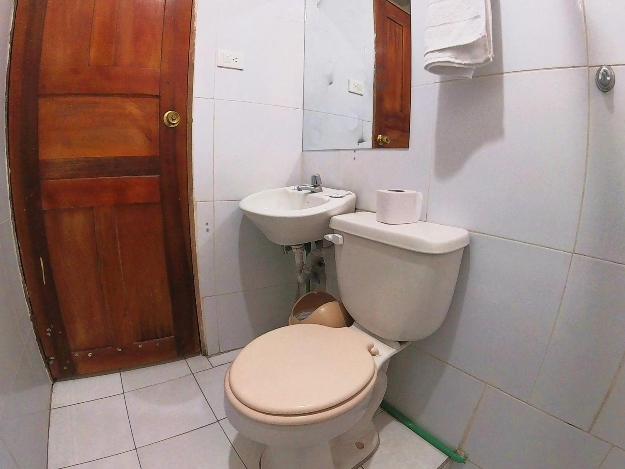 Hostal Anais 巴尼奥斯 外观 照片